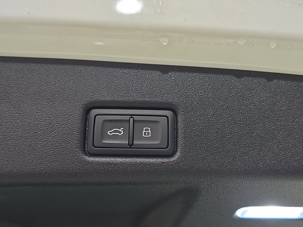 Used 2025 Audi Q5 Premium Plus w/ Premium Plus AWD/4WD image 16