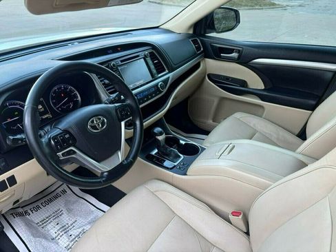 Used 2018 Toyota Highlander XLE image 10