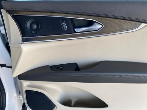 Used 2019 Lincoln Nautilus Reserve FWD image 38