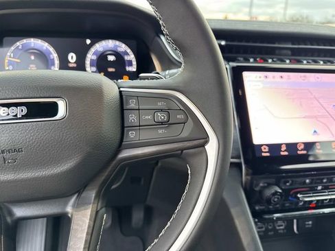 New 2025 Jeep Grand Cherokee L Limited w/ Luxury Tech Group II RWD image 17