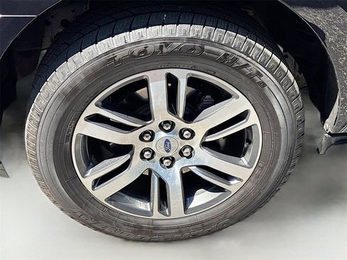 Used 2024 Ford Expedition XLT image 32