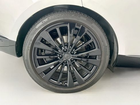 Used 2025 Land Rover Range Rover SV AWD/4WD image 32