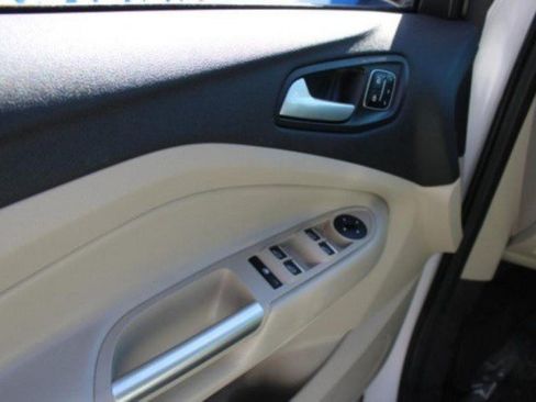 Used 2017 Ford Escape Titanium FWD image 23