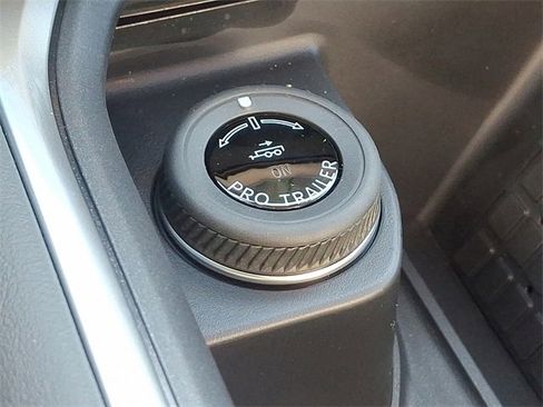 New 2025 Ford Expedition Active image 16