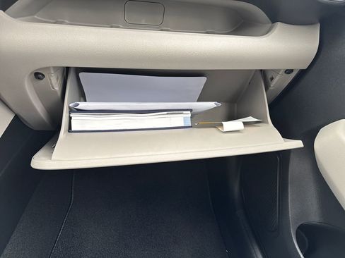 Used 2025 Hyundai Venue SEL image 32