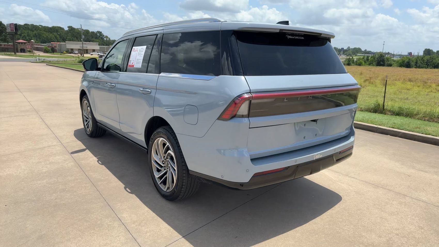 Used 2025 Lincoln Navigator Reserve AWD/4WD image 7