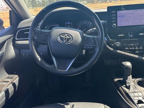 Used 2022 Toyota Camry SE w/ Cold Weather Package FWD image 16