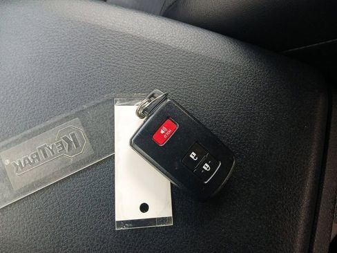 Used 2022 Toyota Tacoma TRD Off-Road w/ TRD Premium Off Road Package image 32