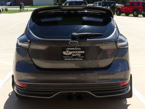 Used 2018 Ford Focus ST FWD image 4