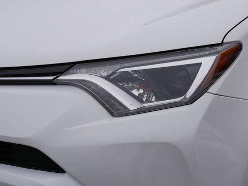 Used 2018 Toyota RAV4 XLE image 16