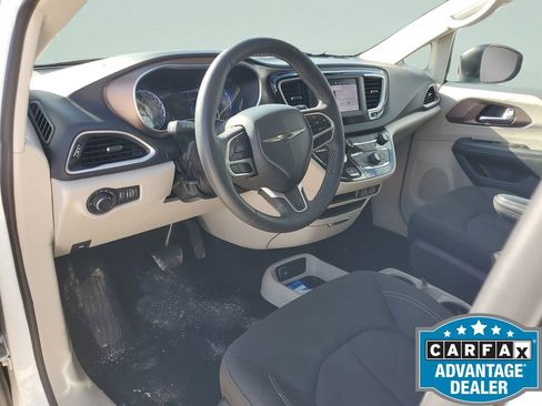 Used 2024 Chrysler Voyager LX image 15