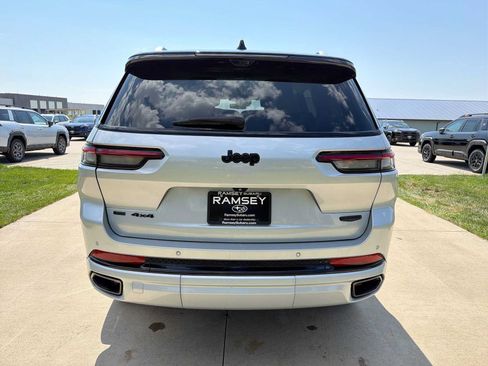 Used 2023 Jeep Grand Cherokee L Summit w/ Advanced Protech Group IV AWD/4WD image 5