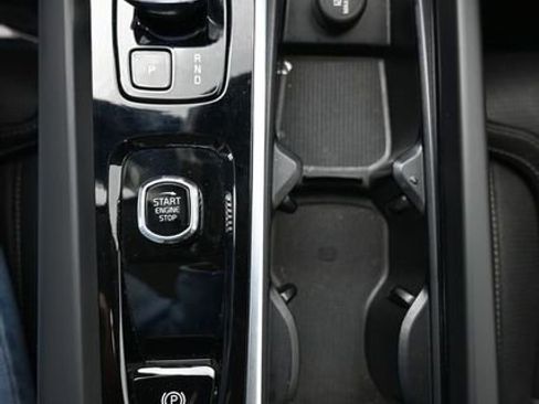 Used 2023 Volvo XC60 B5 Ultimate FWD image 11