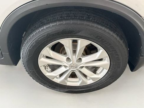 Used 2015 Nissan Rogue SV AWD/4WD image 29