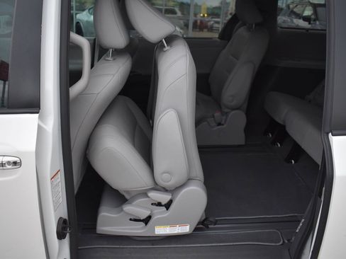 Used 2020 Toyota Sienna XLE image 39
