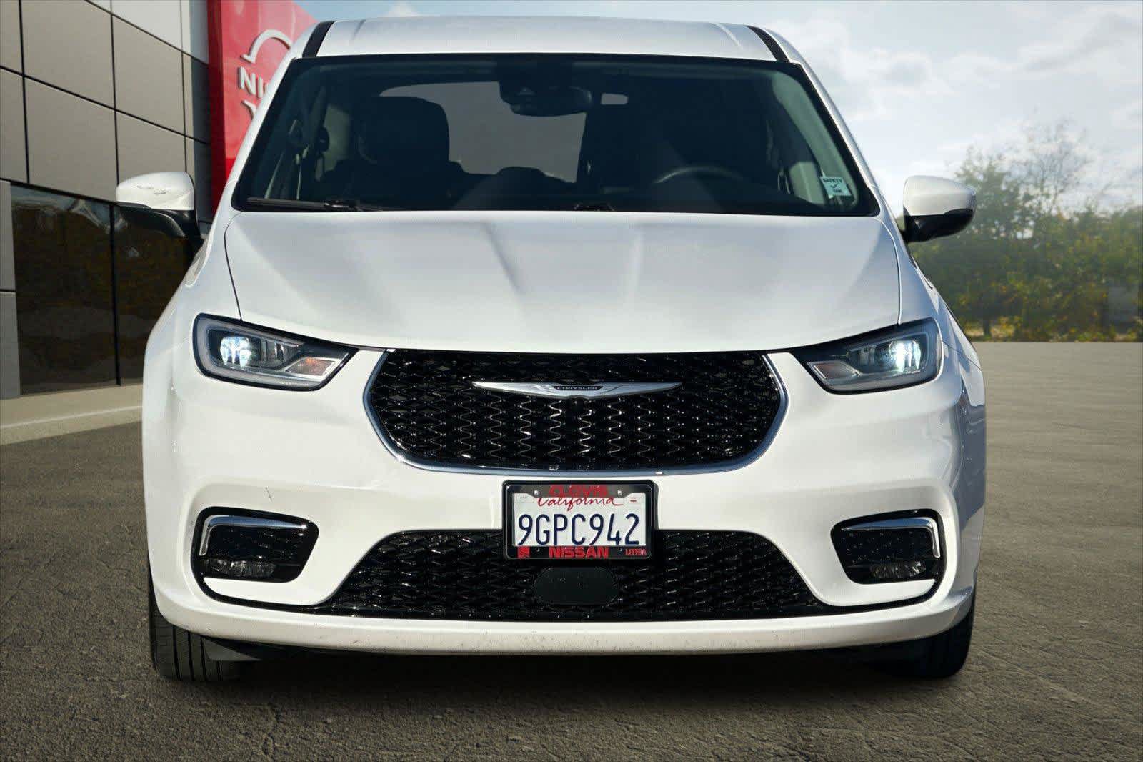Used 2023 Chrysler Pacifica Touring-L FWD image 15