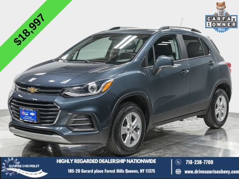 Used 2022 Chevrolet Trax LT w/ LT Convenience Package AWD/4WD image 1