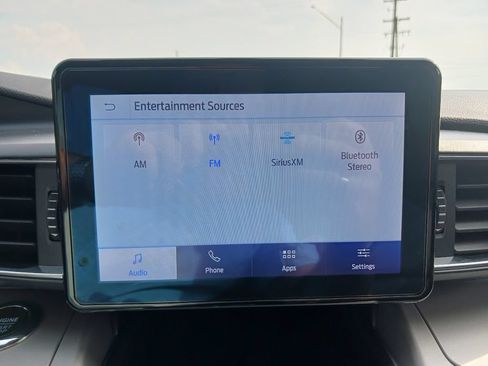 Used 2022 Ford Explorer XLT w/ Equipment Group 202A AWD/4WD image 21