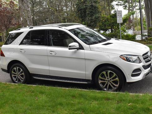 Used 2018 Mercedes-Benz GLE 350 w/ Premium 2 Package image 10