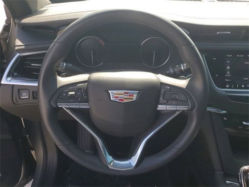 Used 2023 Cadillac XT6 Luxury image 22