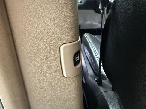 Used 2014 Chrysler Town & Country Touring-L w/ Driver Convenience Group FWD image 23