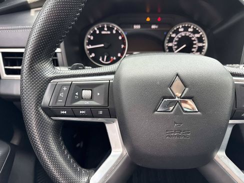 Used 2024 Mitsubishi Outlander SE Black Edition FWD image 16