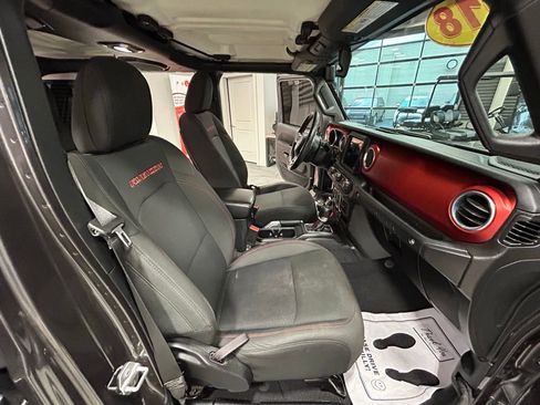Used 2018 Jeep Wrangler Unlimited Rubicon AWD/4WD image 40