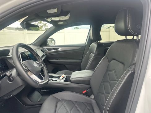 Used 2024 Volkswagen Atlas Cross Sport SE FWD image 18