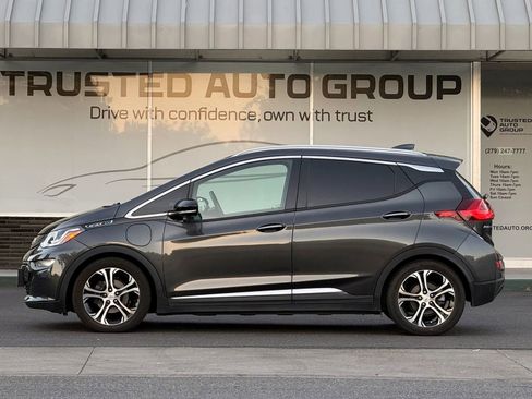 Used 2020 Chevrolet Bolt Premier w/ Infotainment Package FWD image 5