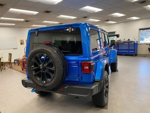 Used 2024 Jeep Wrangler Sahara image 7