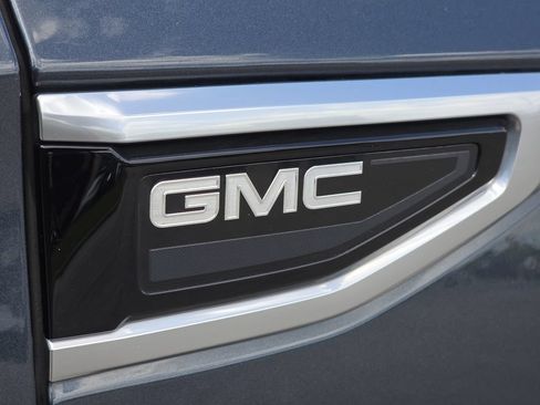 Used 2021 GMC Yukon Denali w/ Denali Ultimate Package AWD/4WD image 32