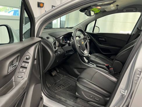 Used 2017 Chevrolet Trax LT w/ LT Convenience Package AWD/4WD image 7