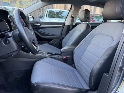 Used 2025 Volkswagen Jetta SE image 25