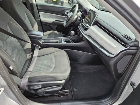 Used 2022 Jeep Compass Sport AWD/4WD image 9
