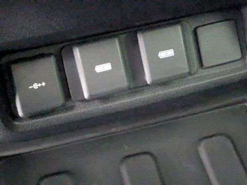 Used 2023 Land Rover Discovery S image 26