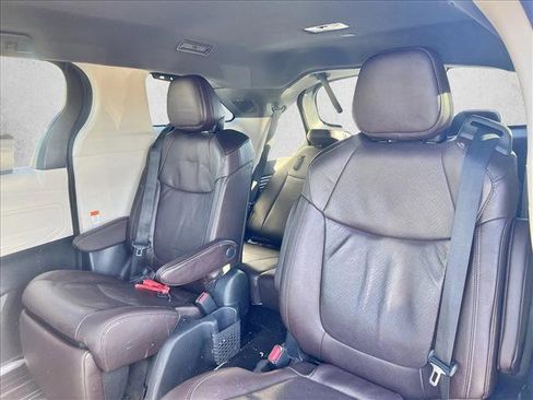 Certified 2023 Toyota Sienna Platinum image 20
