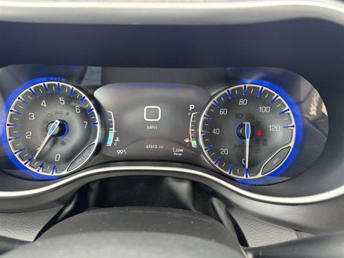 Used 2023 Chrysler Pacifica Touring-L FWD image 20