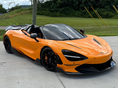 Used 2021 McLaren 720S Performance RWD image 2