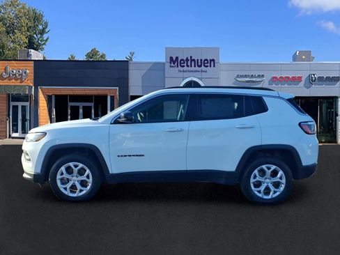 Used 2024 Jeep Compass Latitude AWD/4WD image 3