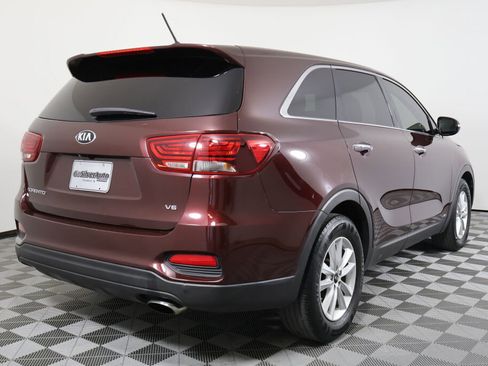 Used 2019 Kia Sorento LX image 2