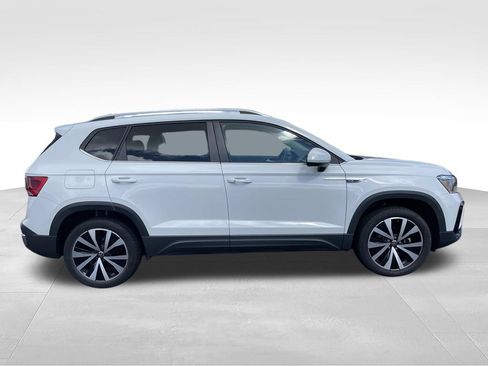 Used 2024 Volkswagen Taos SE FWD image 24