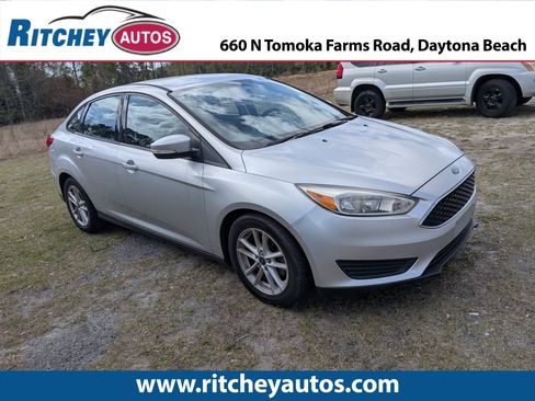 Used 2017 Ford Focus SE image 1