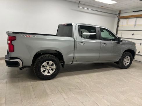 Used 2025 Chevrolet Silverado 1500 LT image 3