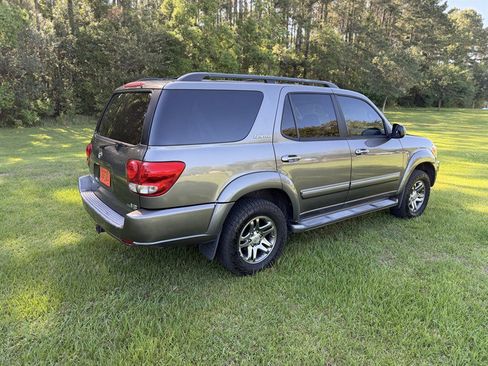Used 2006 Toyota Sequoia Limited RWD image 6