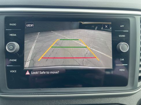 Used 2021 Volkswagen Atlas Cross Sport SE w/ Panoramic Sunroof Package image 16