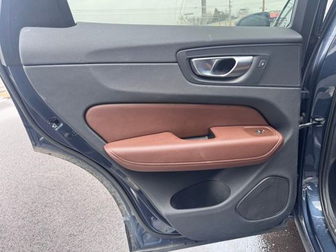 Used 2023 Volvo XC60 B5 Plus image 27
