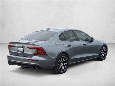 Used 2020 Volvo S60 T5 Momentum image 5