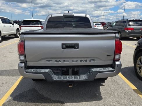 Used 2018 Toyota Tacoma TRD Off-Road w/ Technology Package AWD/4WD image 4
