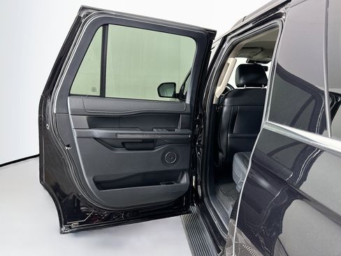 Used 2024 Ford Expedition Max XLT image 26