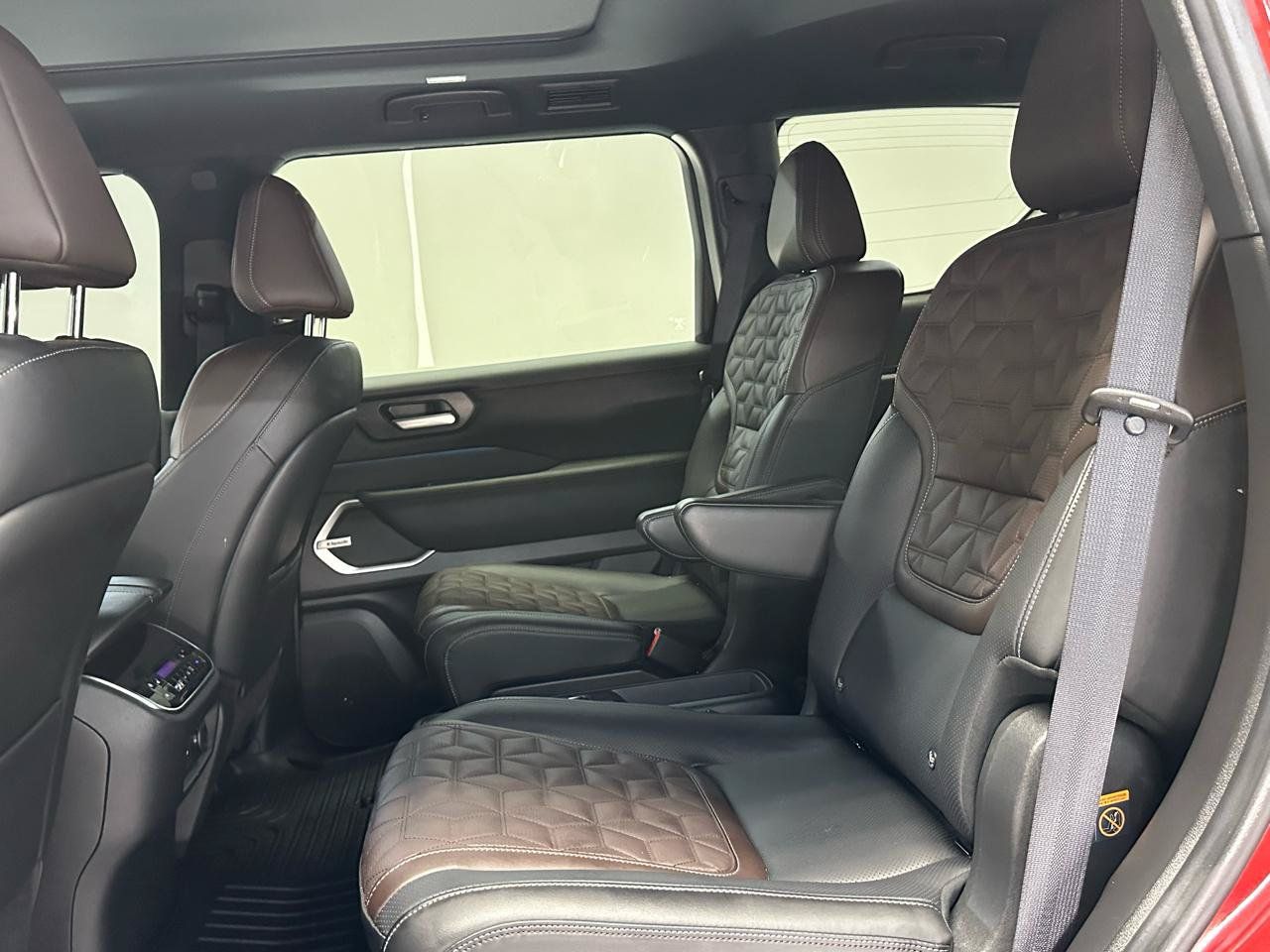 Used 2025 Nissan Armada Platinum w/ Convenience Package RWD image 20